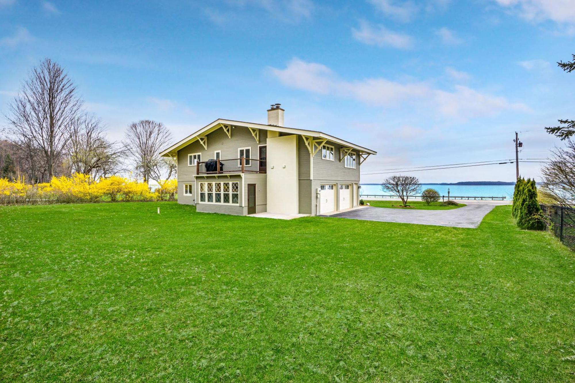 Holiday home Up North Escape - Modern With Private Traverse City