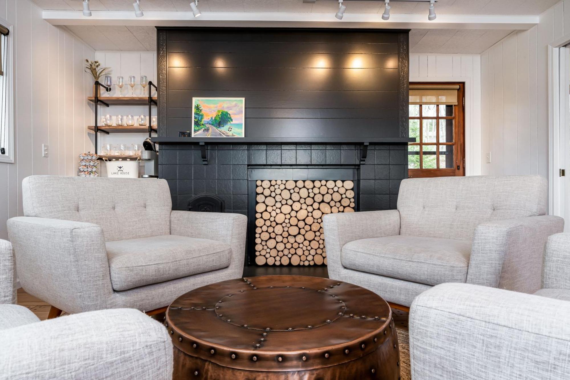 Up North Escape - Modern With Private