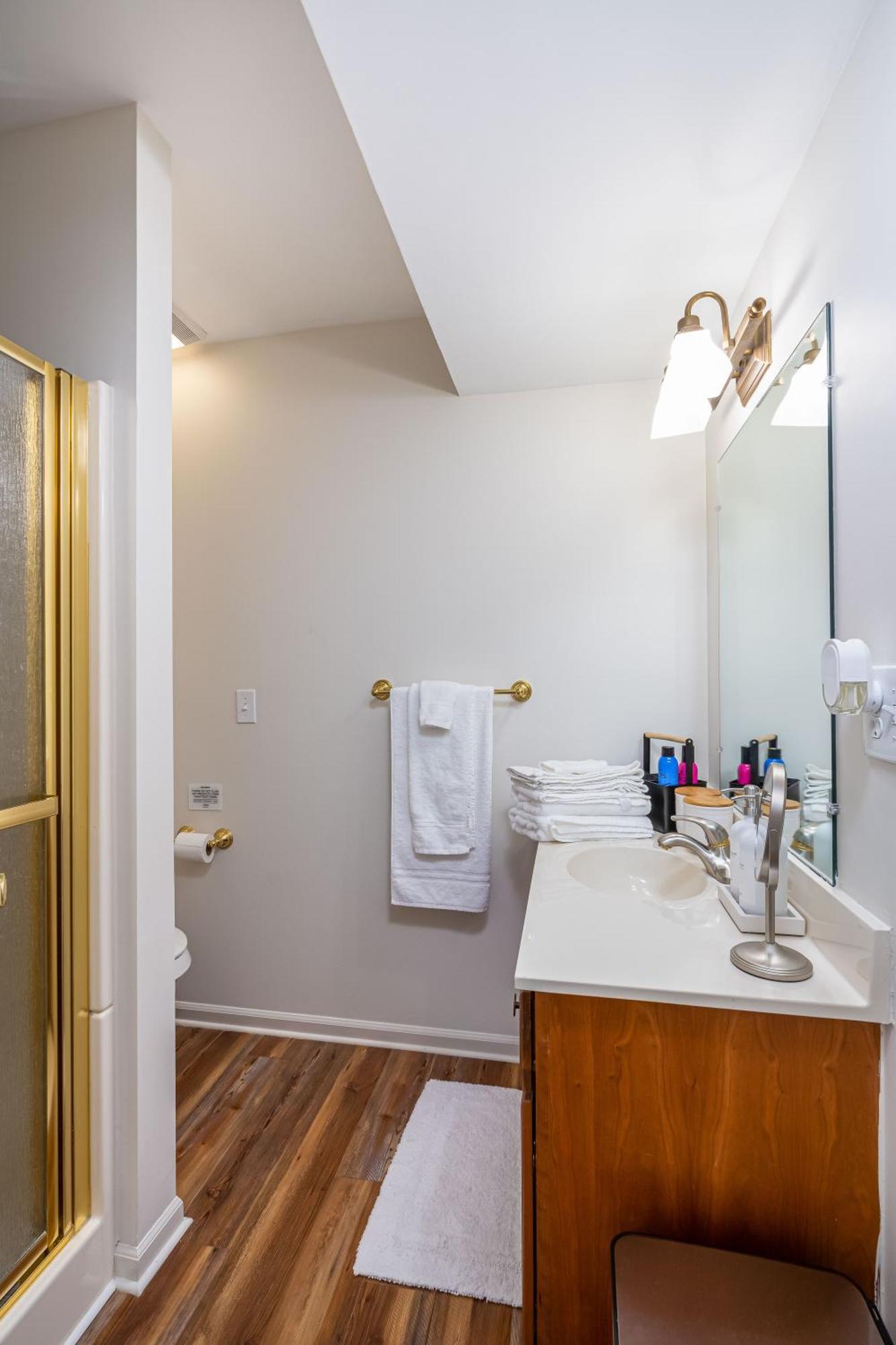 Up North Escape - Modern With Private * Traverse City