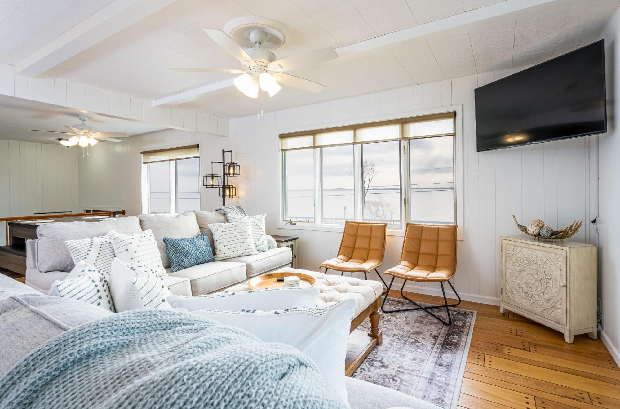 Up North Escape - Modern With Private Holiday home *
