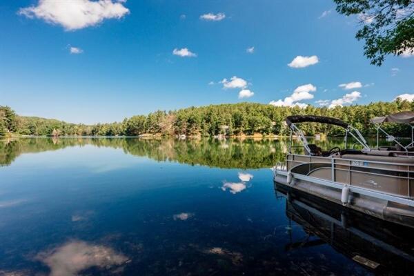 Arbutus Lake-king Suite-pontoon *
