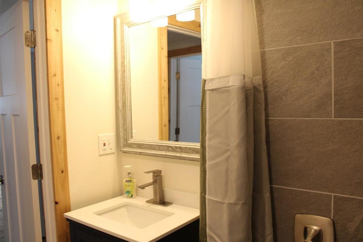 Holiday home Arbutus Lake-king Suite-pontoon *