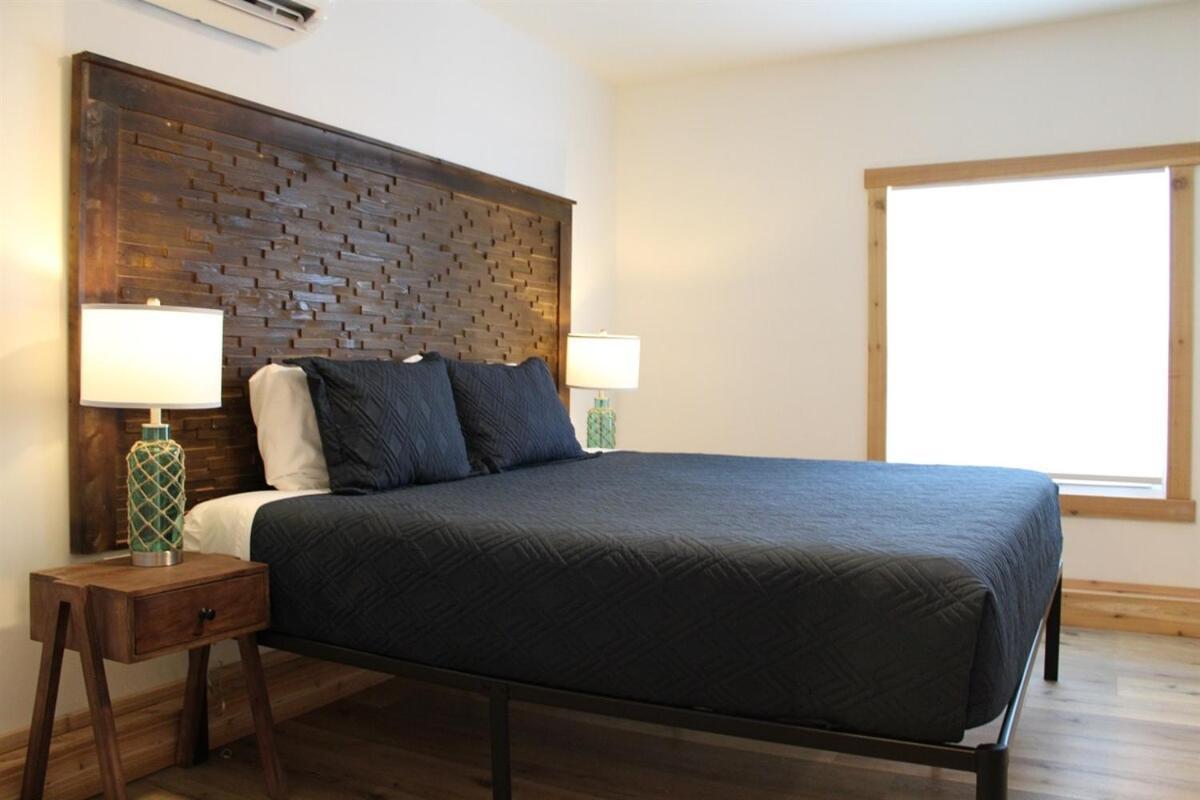 Arbutus Lake-king Suite-pontoon Holiday home Traverse City