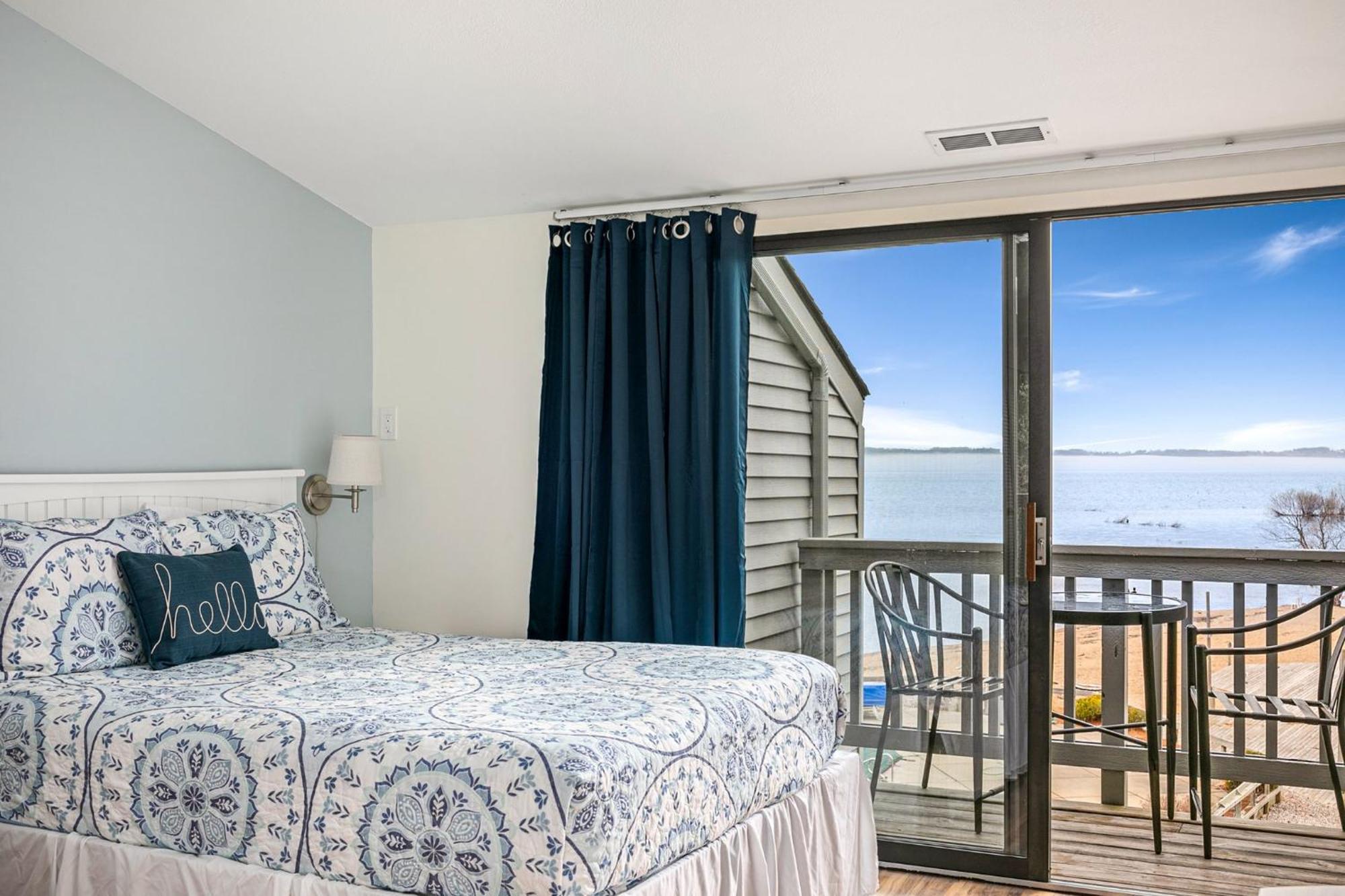 Beautiful Bay View Couples Retreat At The Shores 5586 Traverse City