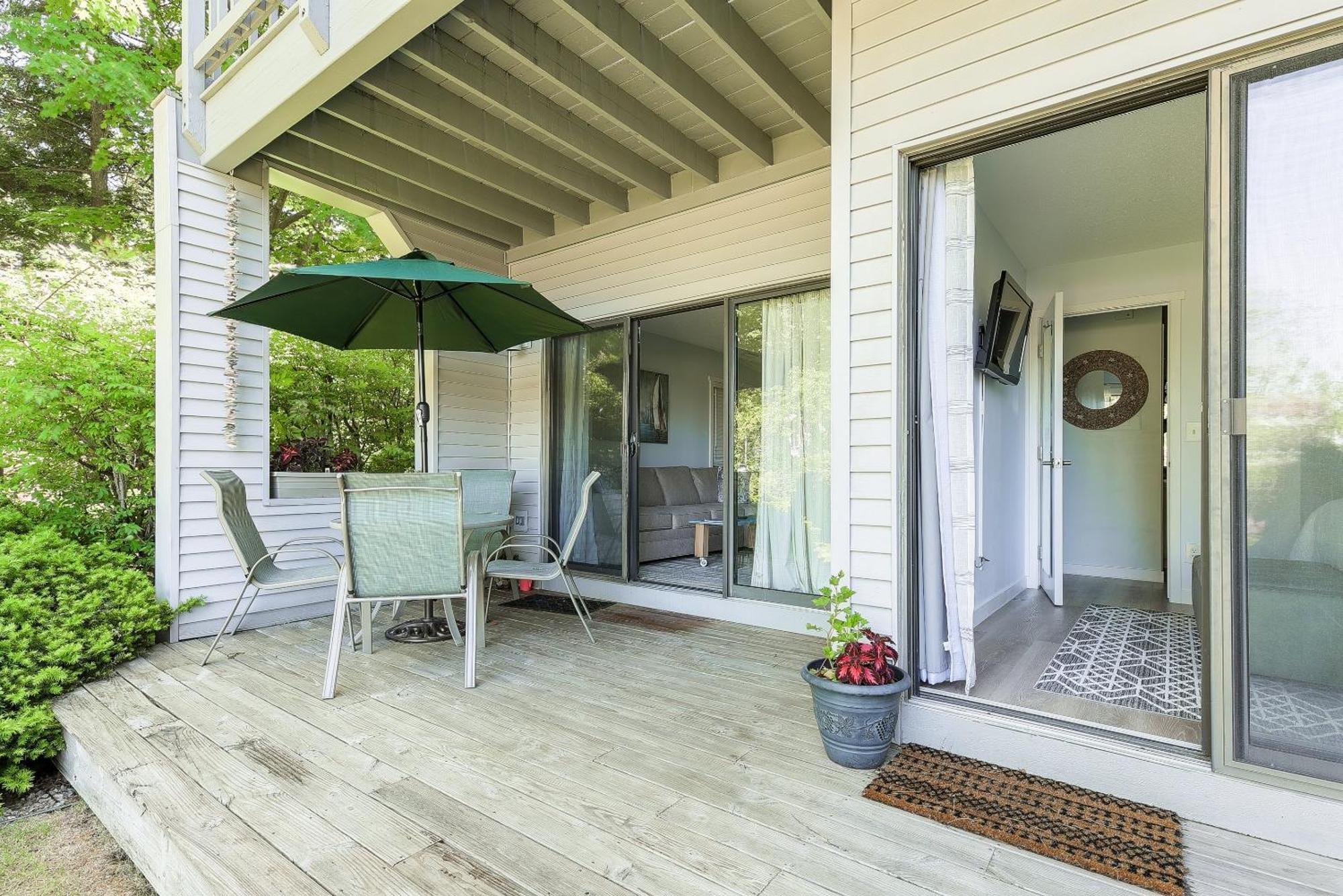 Comfy Lakeside At The Shores 5607
