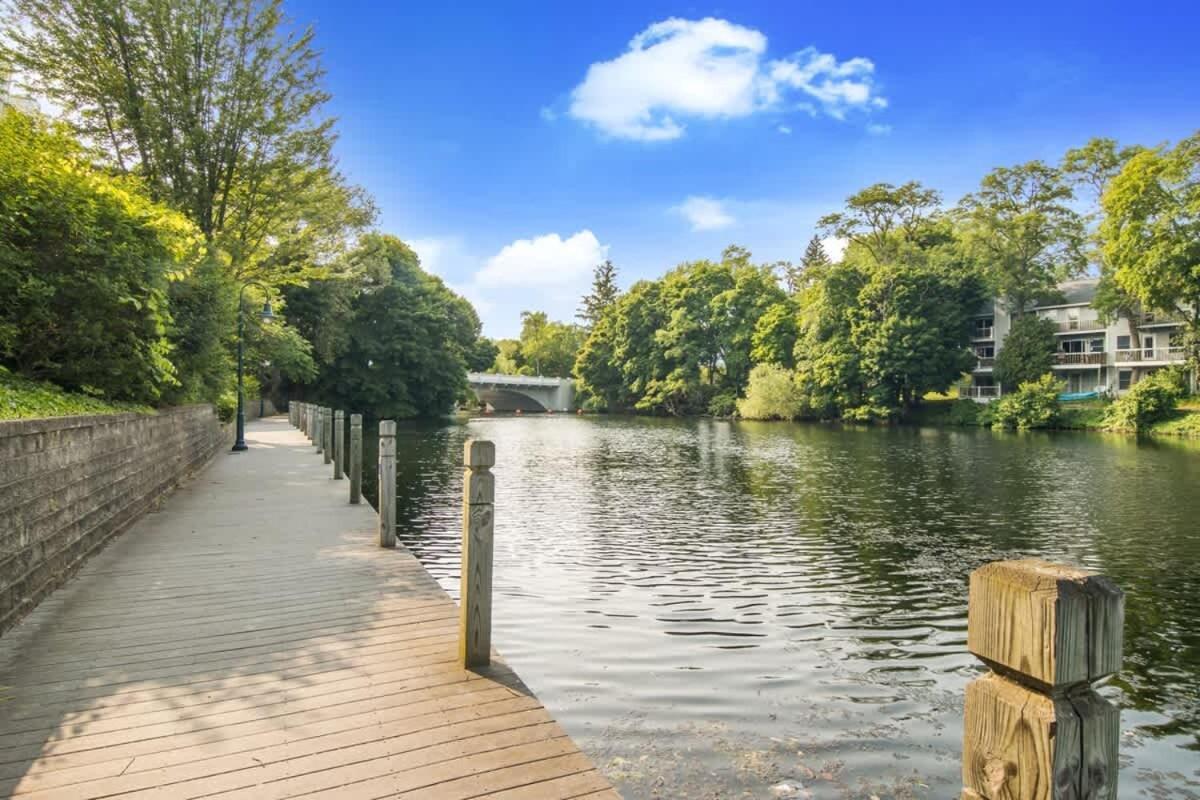Midtown Riverfront Extended Holiday home