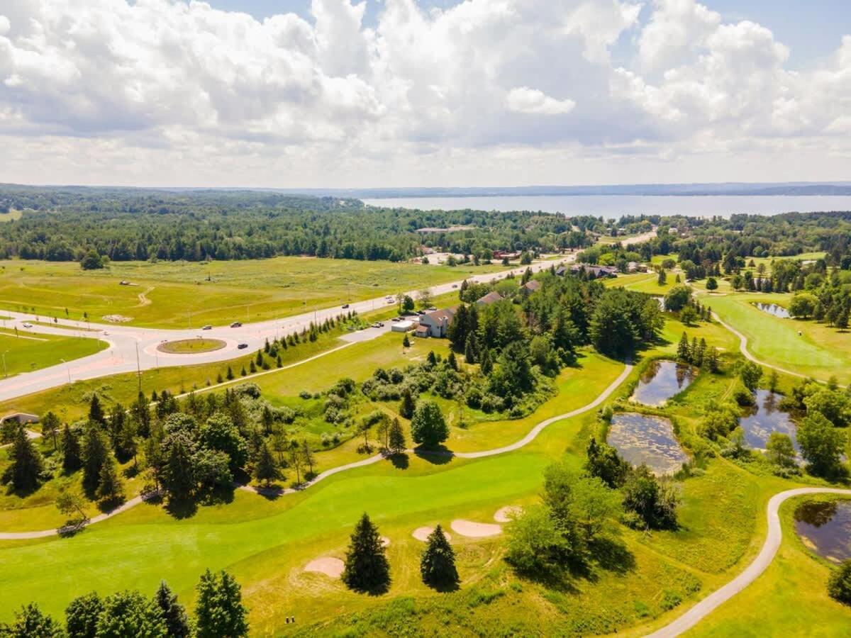 The Hilltop Haven Backs To Gtr's Bear Golf Course *