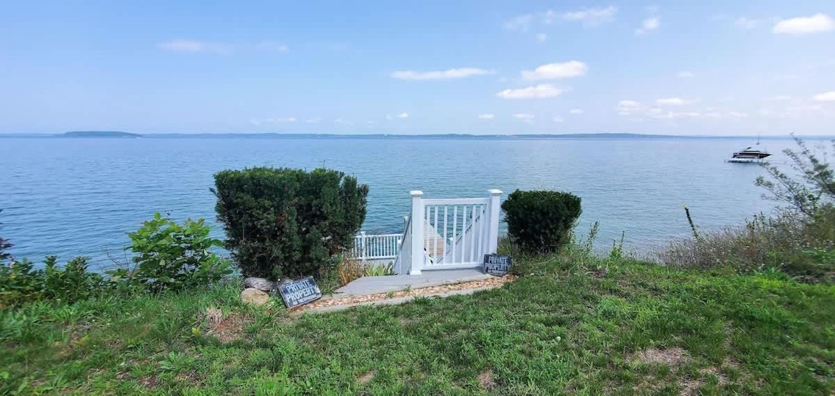 Bay View - Private Dock On West Bay Holiday home Traverse City