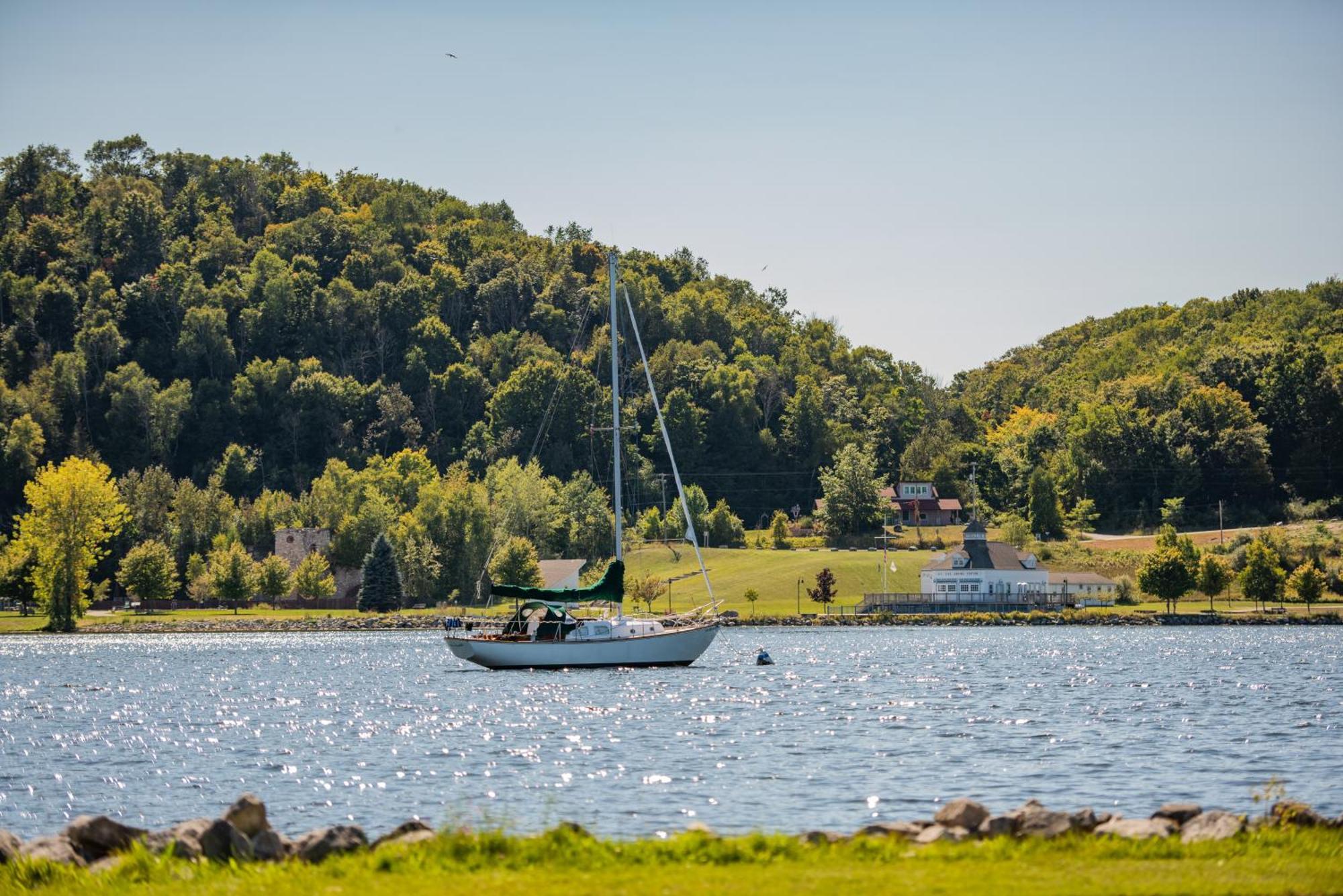 L Traverse Close To Downtown And