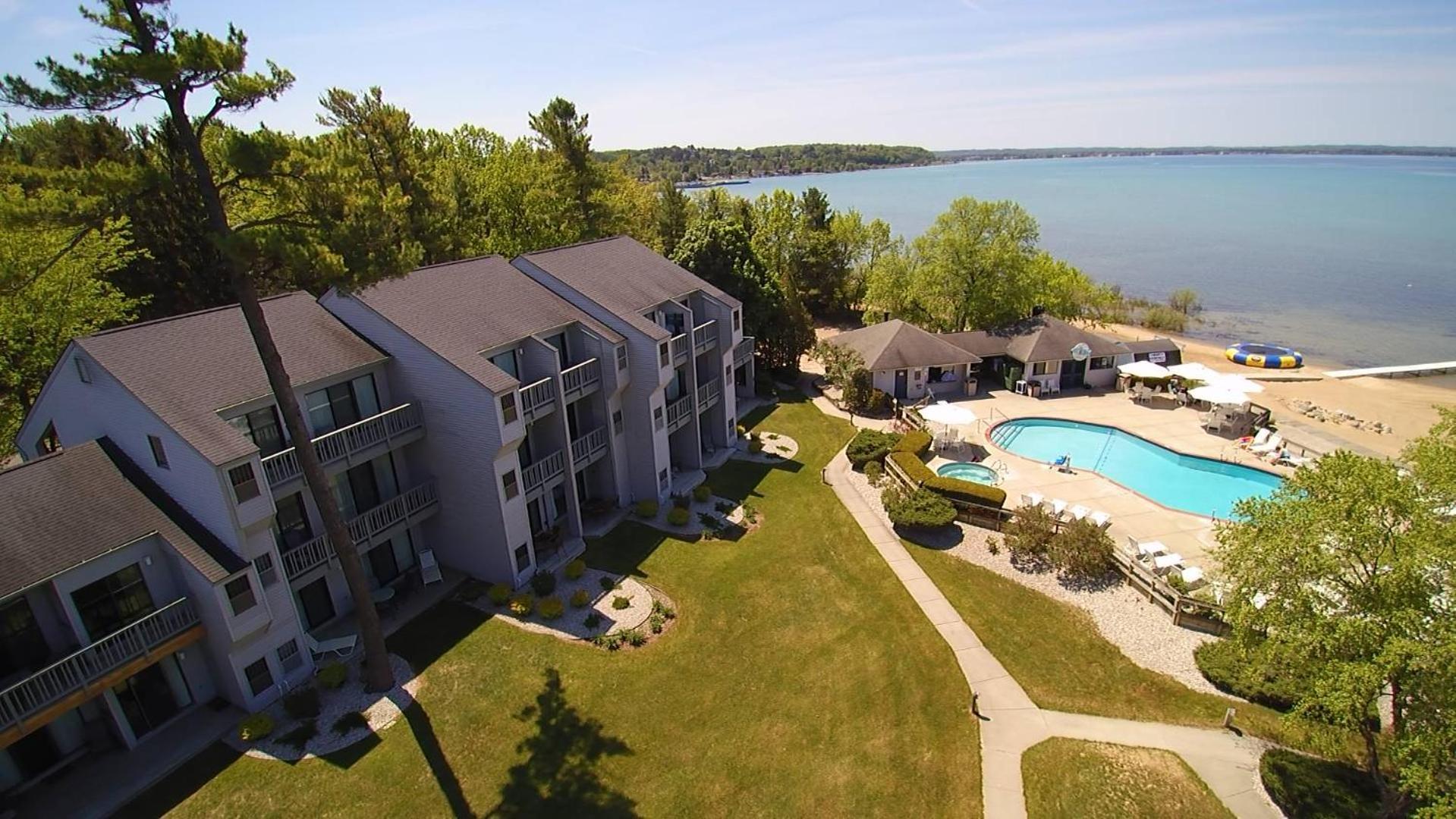 Beautiful Comfy 2 Bedroom Stunning Golf Course Views 5166 *
