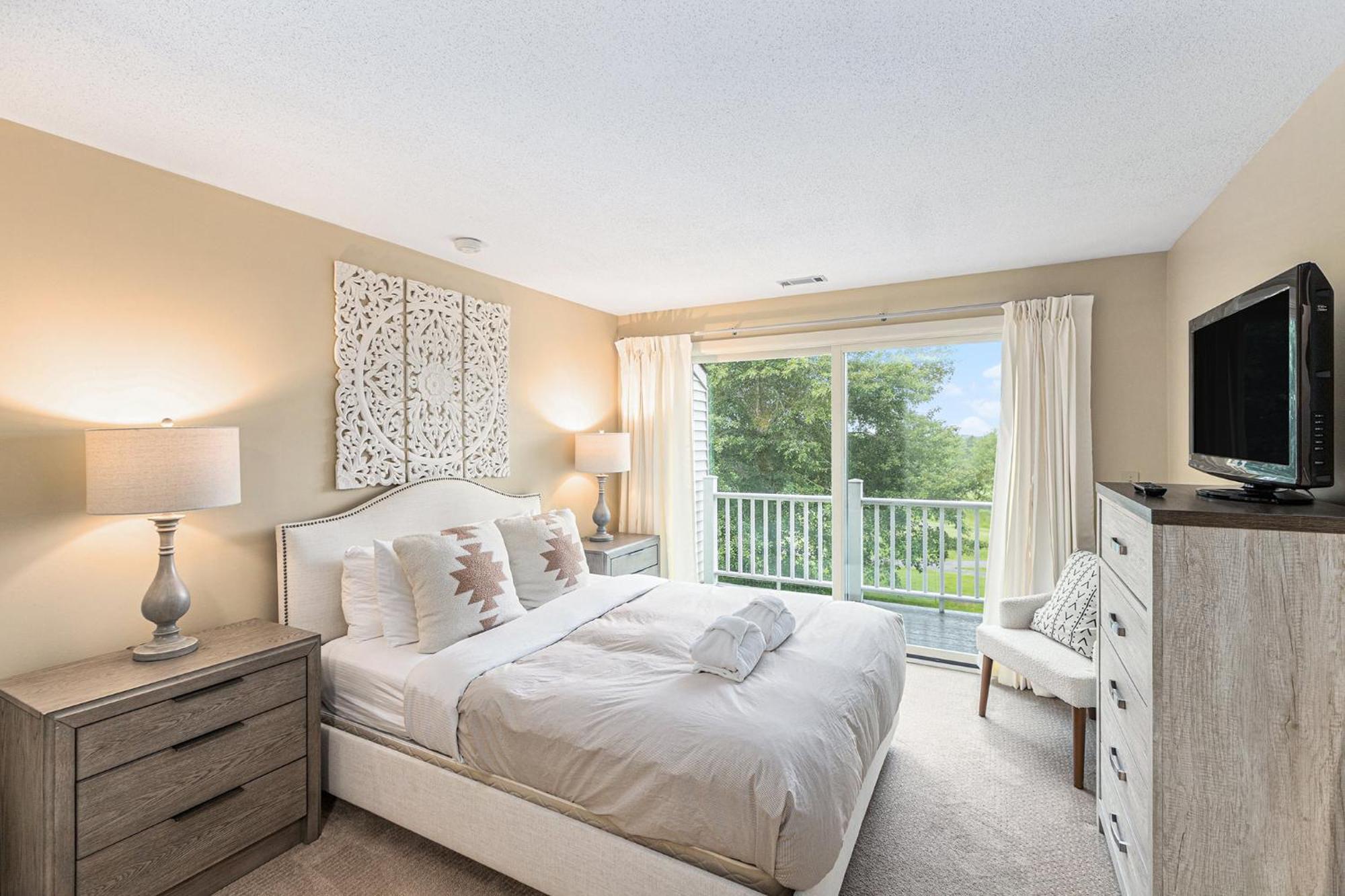 Beautiful Comfy 2 Bedroom Stunning Golf Course Views 5166 Traverse City