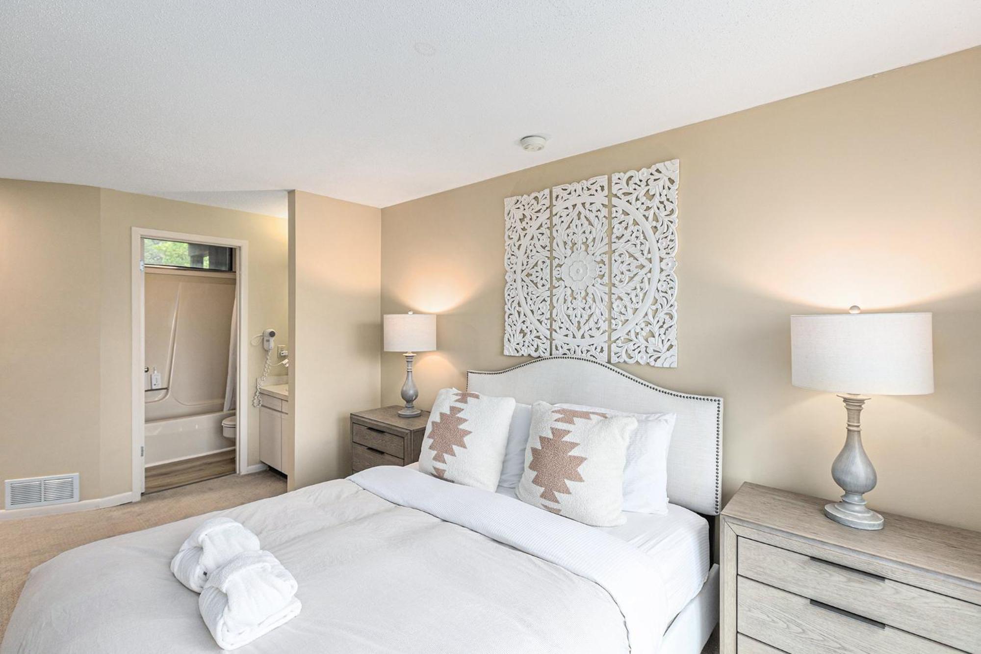 Beautiful Comfy 2 Bedroom Stunning Golf Course Views 5166