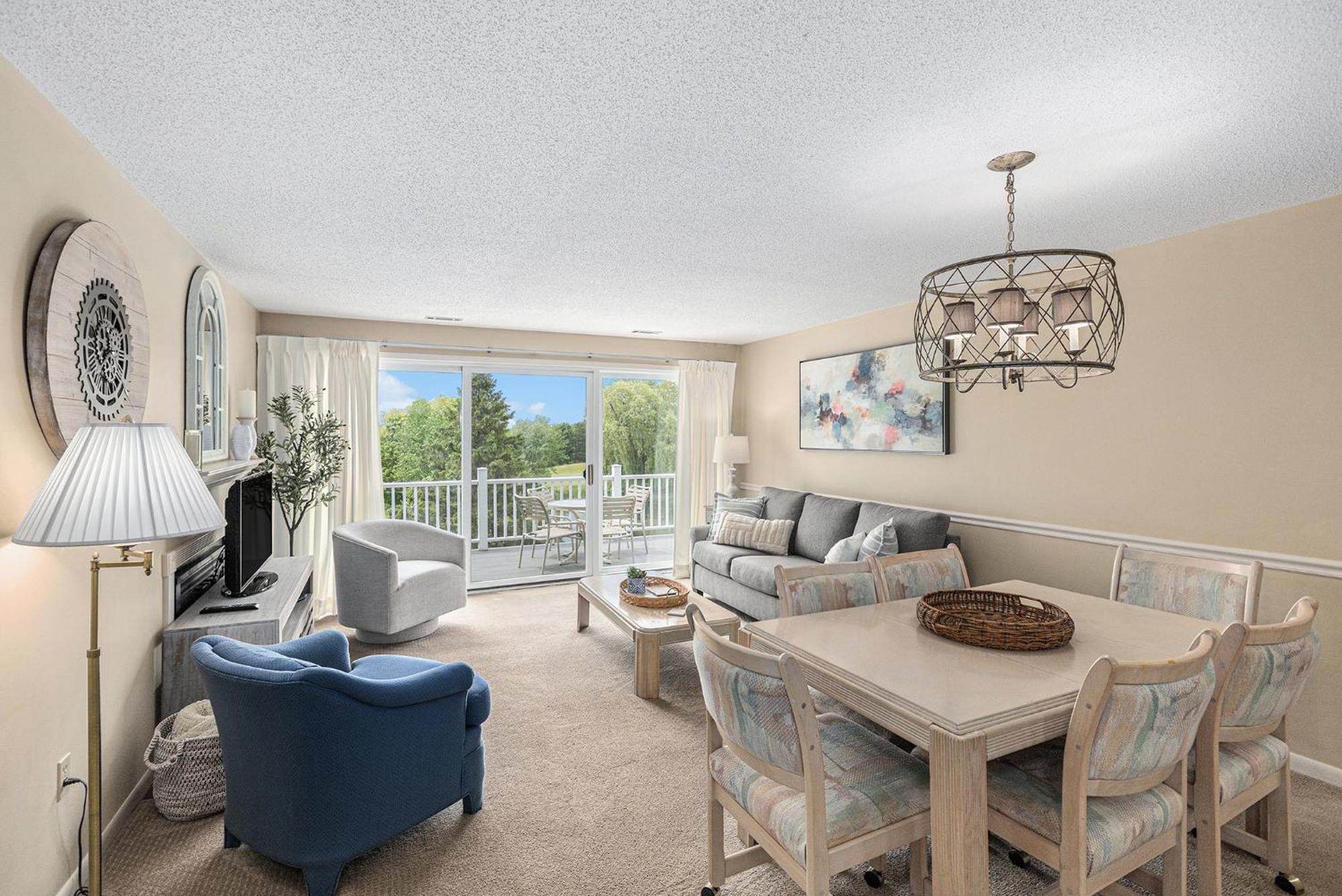 Beautiful Comfy 2 Bedroom Stunning Golf Course Views 5166 Apartment Traverse City