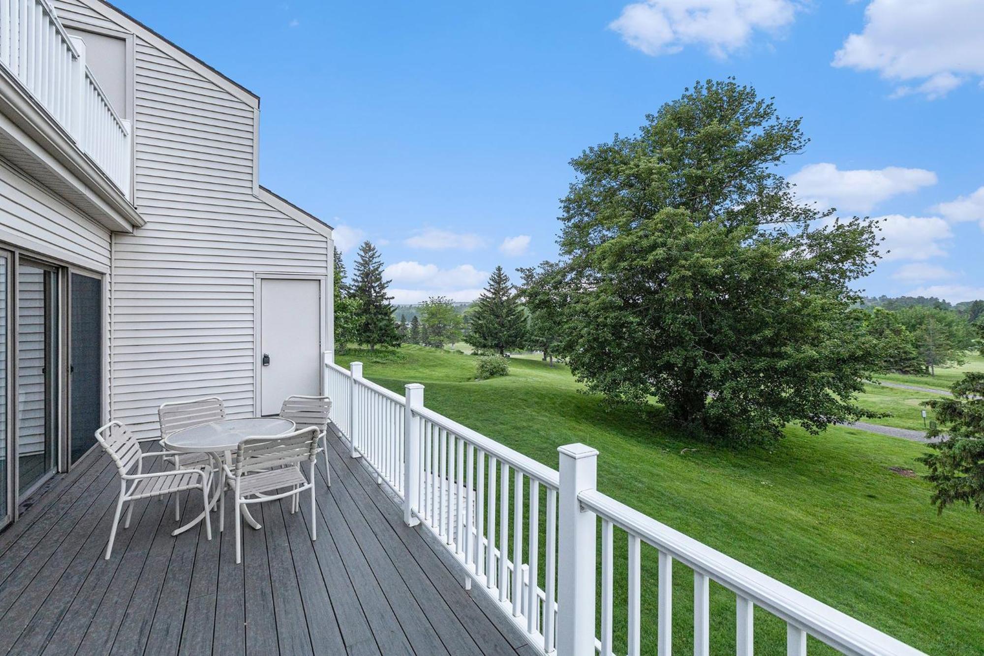 Beautiful Comfy 2 Bedroom Stunning Golf Course Views 5166 Apartment Traverse City