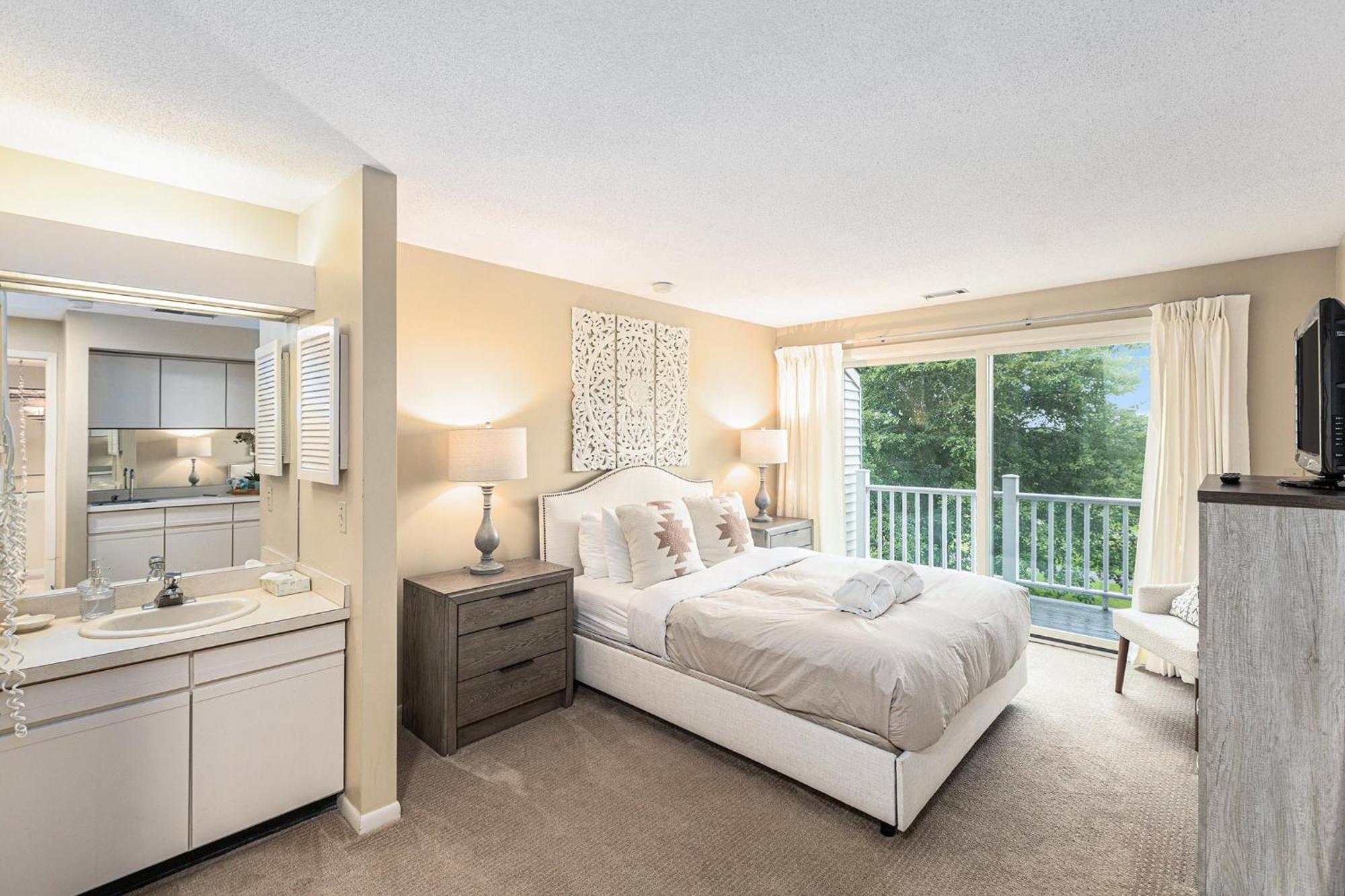 Apartment Beautiful Comfy 2 Bedroom Stunning Golf Course Views 5166 *