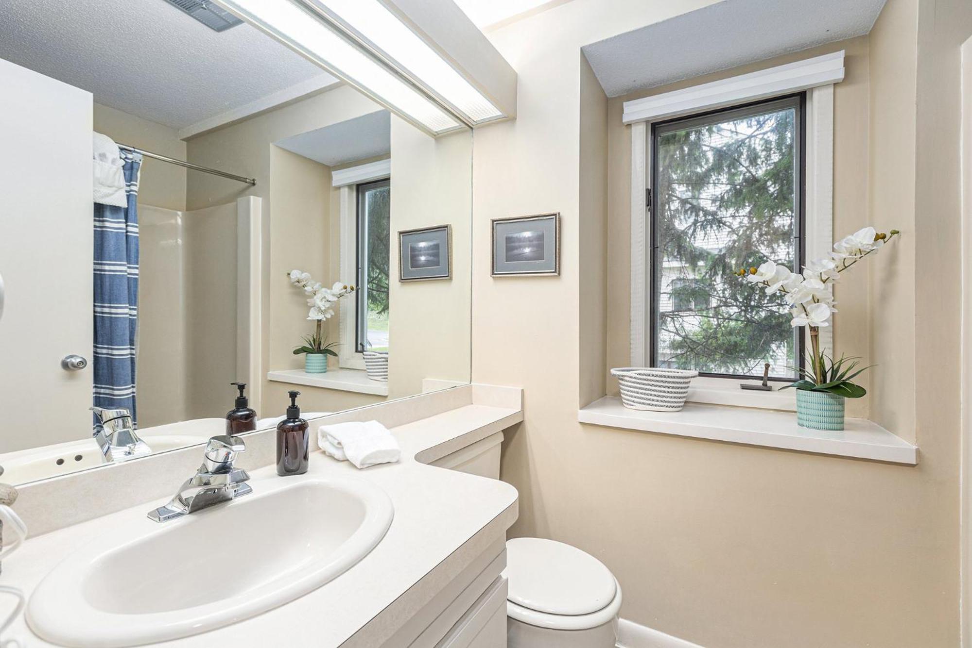 Apartment Beautiful Comfy 2 Bedroom Stunning Golf Course Views 5166 Traverse City