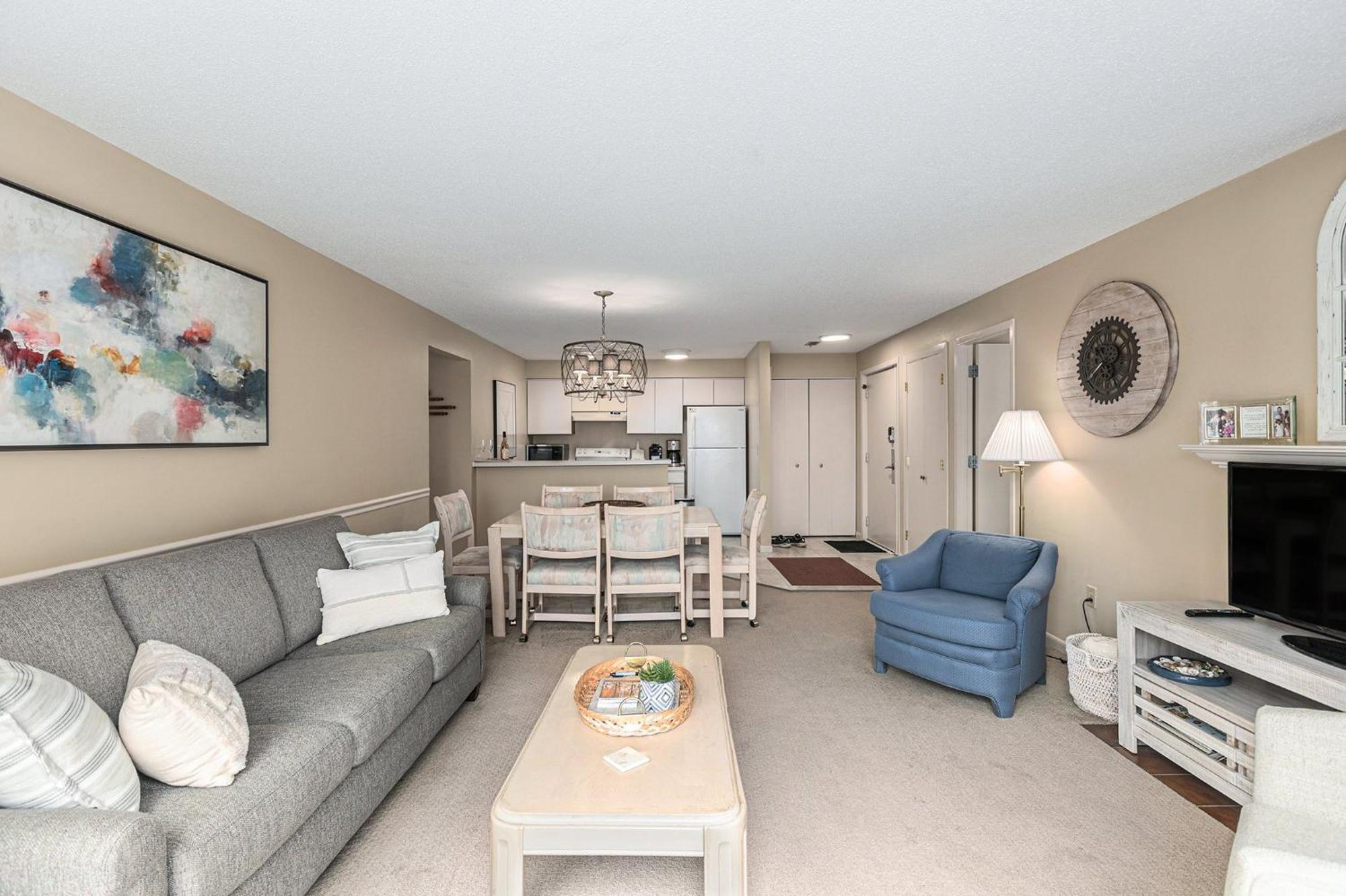 Beautiful Comfy 2 Bedroom Stunning Golf Course Views 5166 Apartment