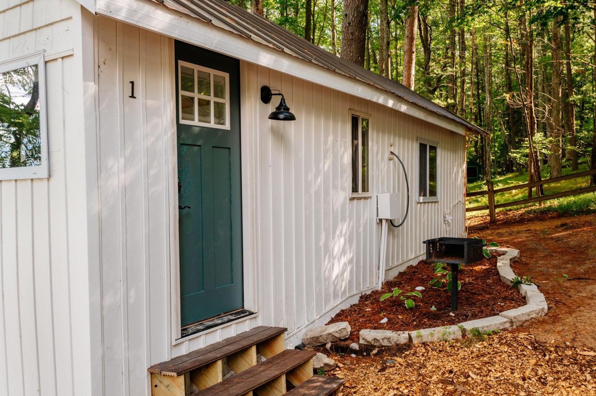 Arbutus Lakeside Stay-pontoon Rentals-near Tc! Holiday home Traverse City