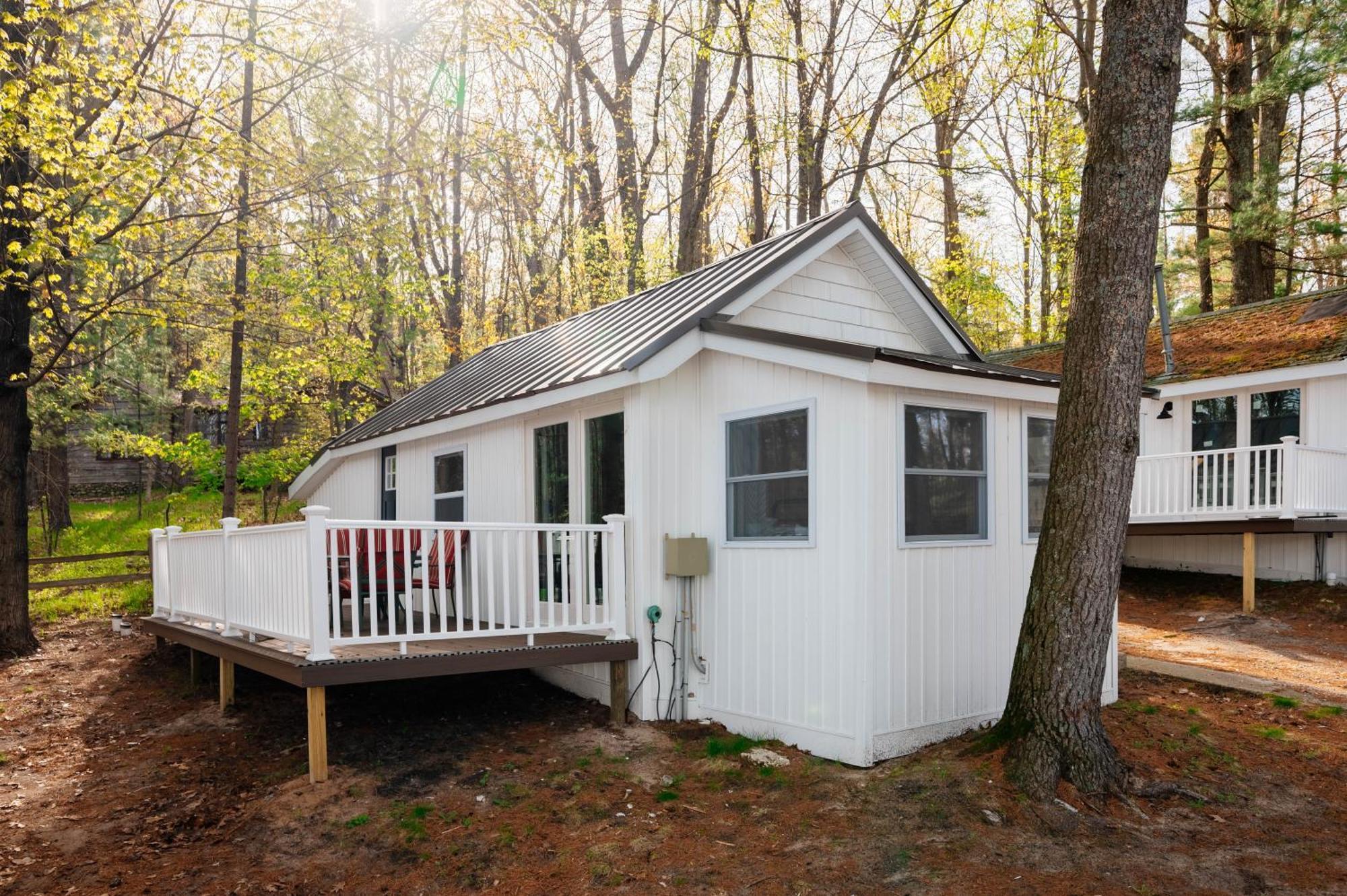 Holiday home Fishing-arbutus Lake-pontoon Rental-family Friendly *