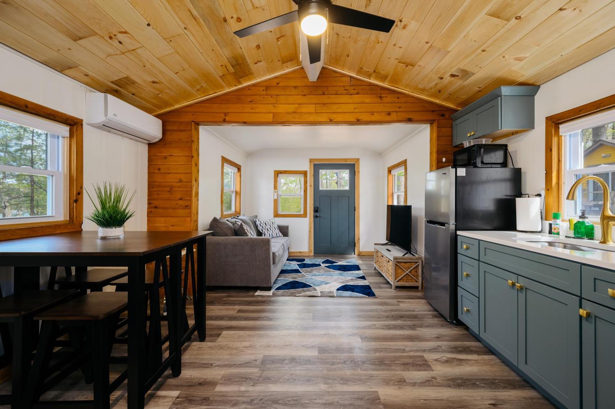 Cozy On Arbutus * Traverse City