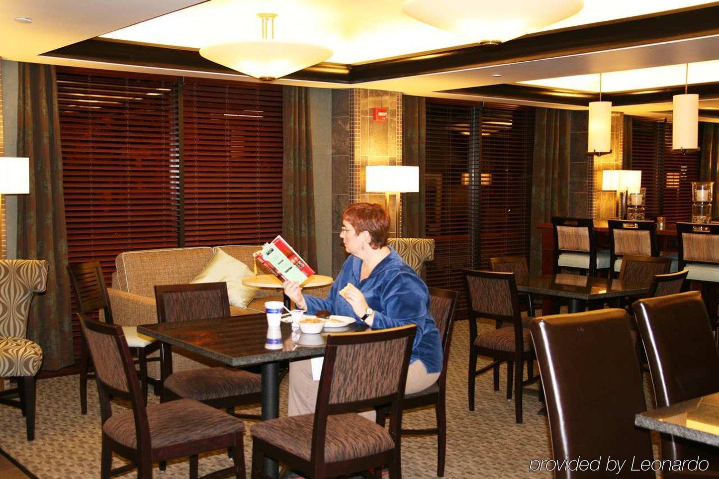 Hampton Traverse Hotel