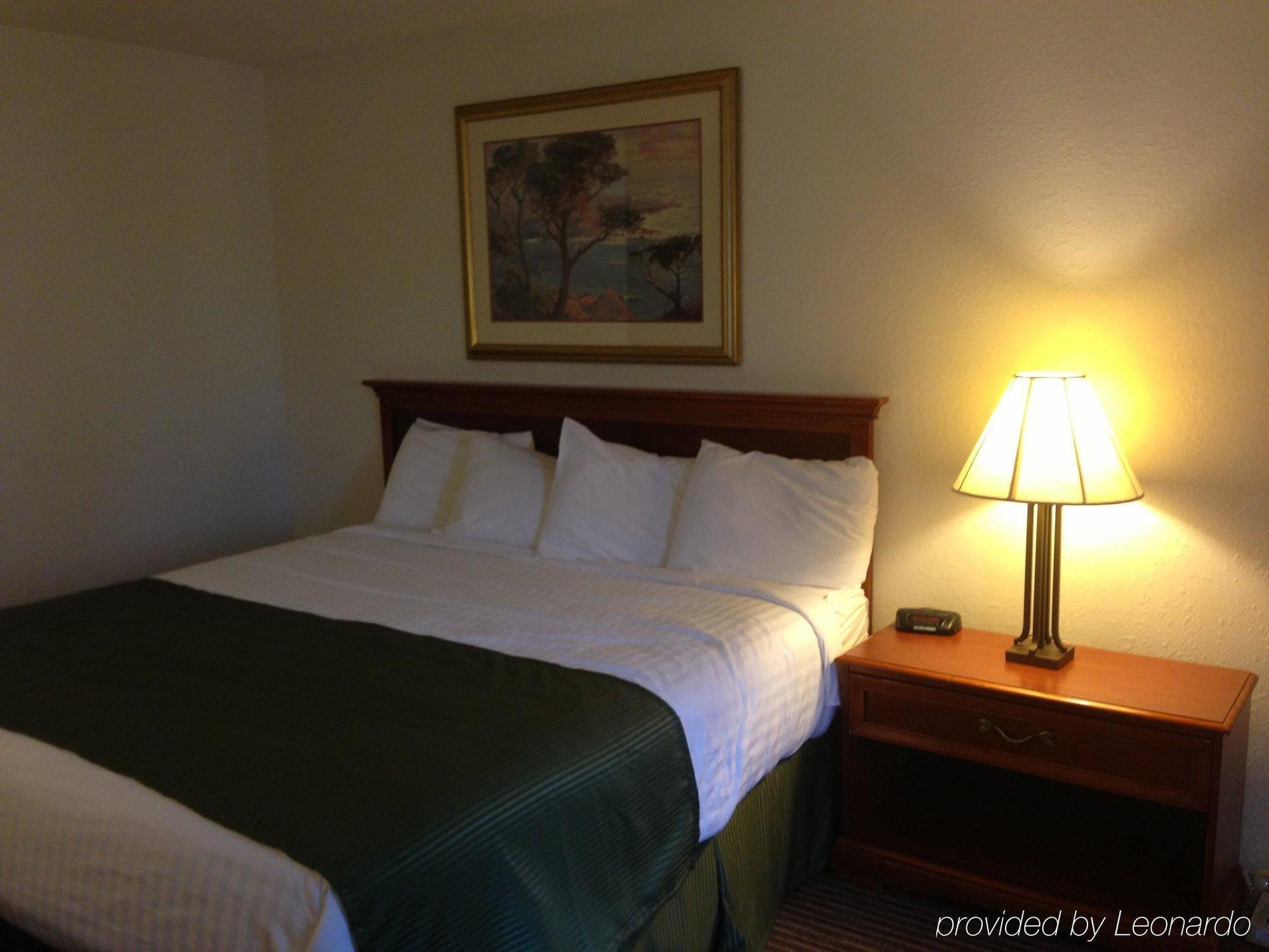 Hotel Days & By Wyndham Traverse