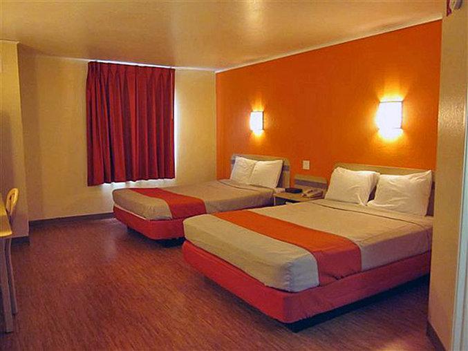 Seasons Traverse Hotel
