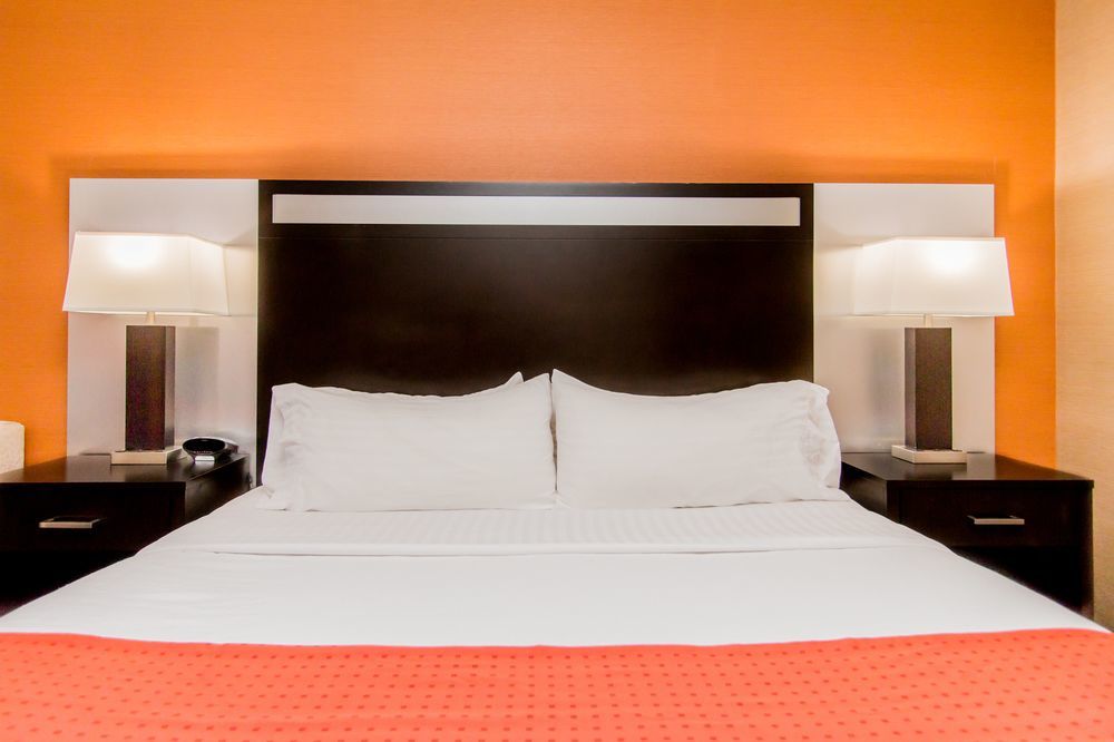 Hotel West Bay Beach, A Traverse City