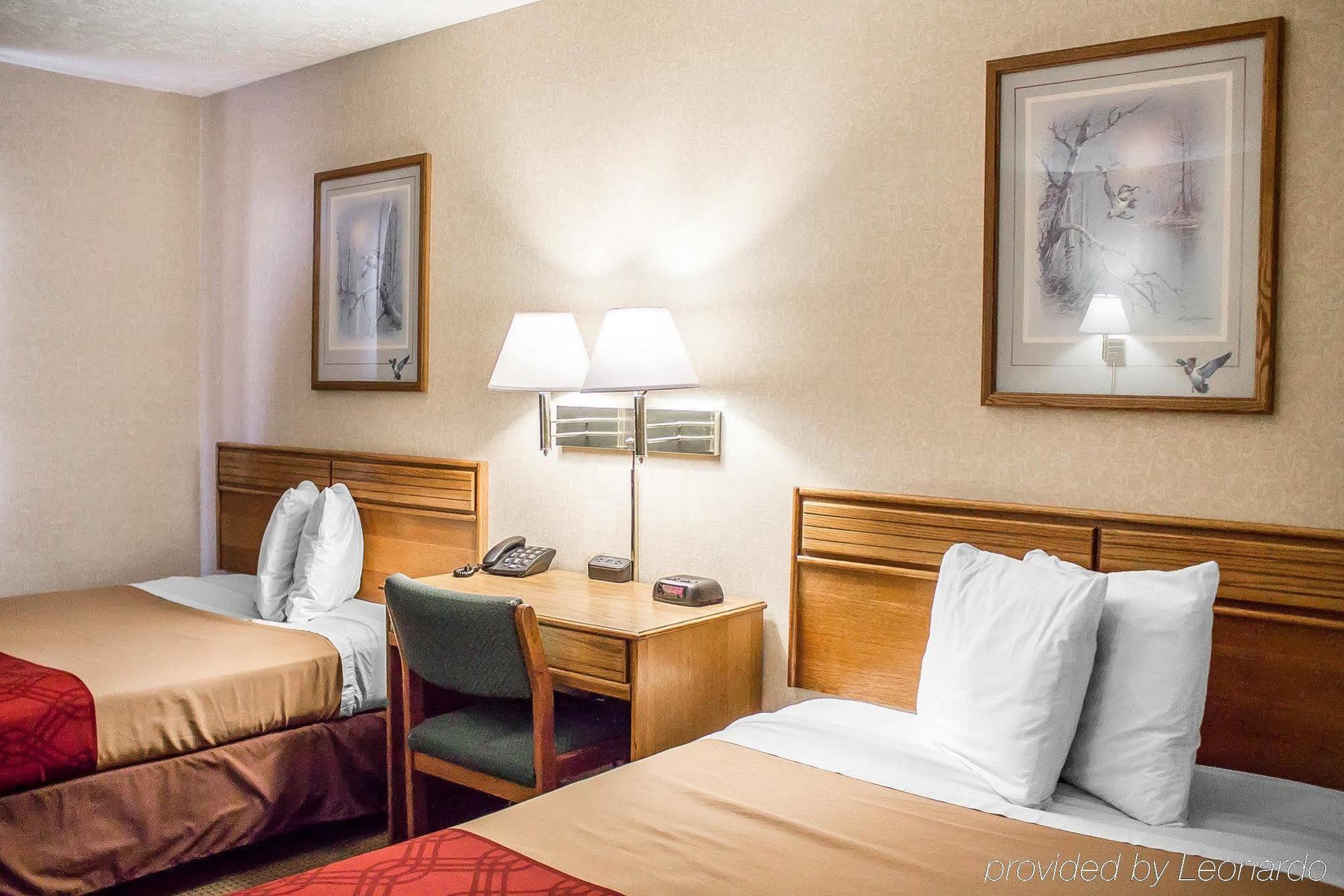 Econo Lodge *
