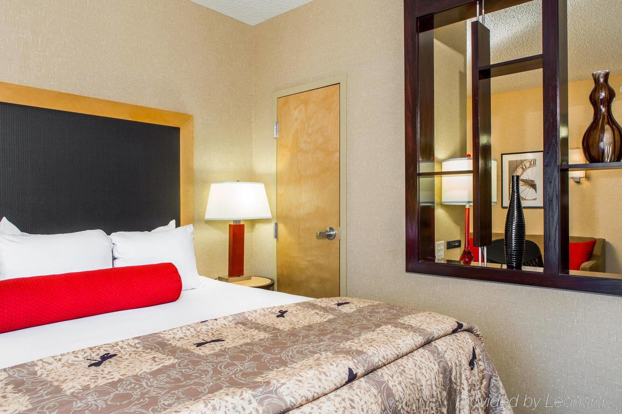 Hotel Cambria Traverse 3*