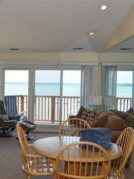 Aparthotel The Beach Condominium Traverse City