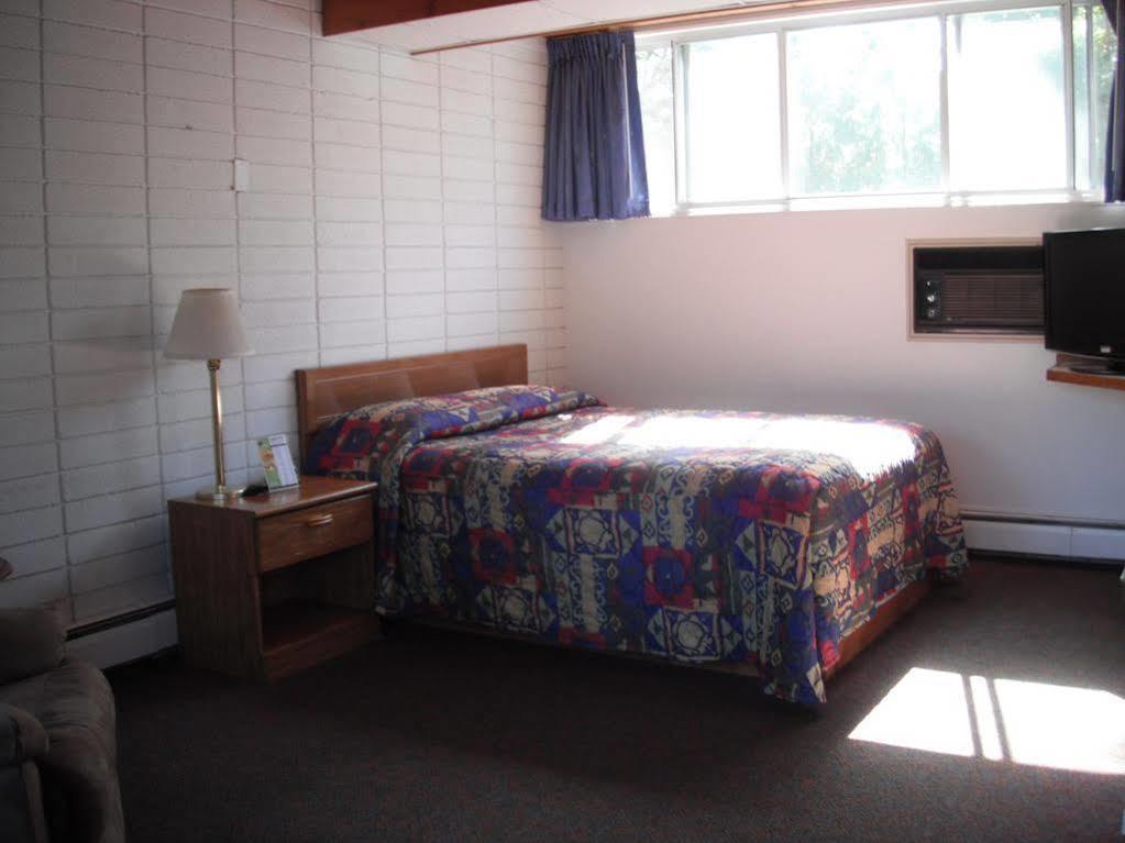 The Sierra Motel *
