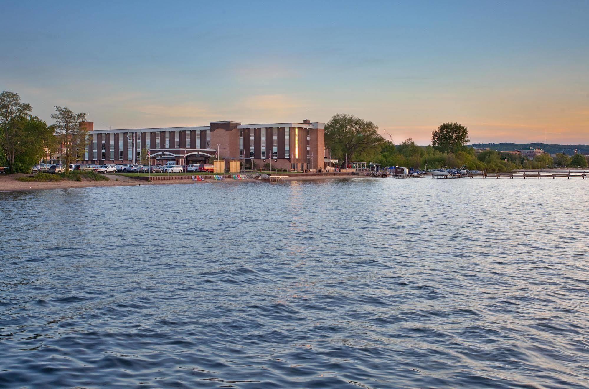 Hotel West Bay Beach, A 3*