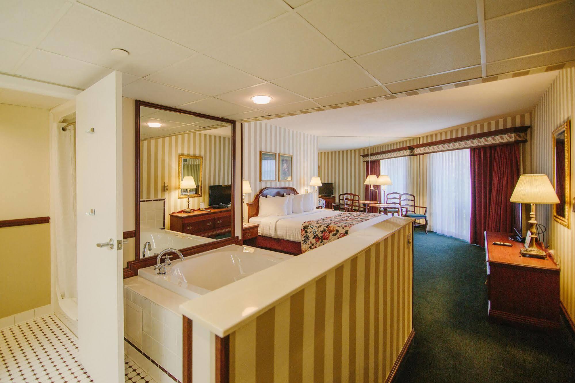 Hotel Bayshore Traverse City
