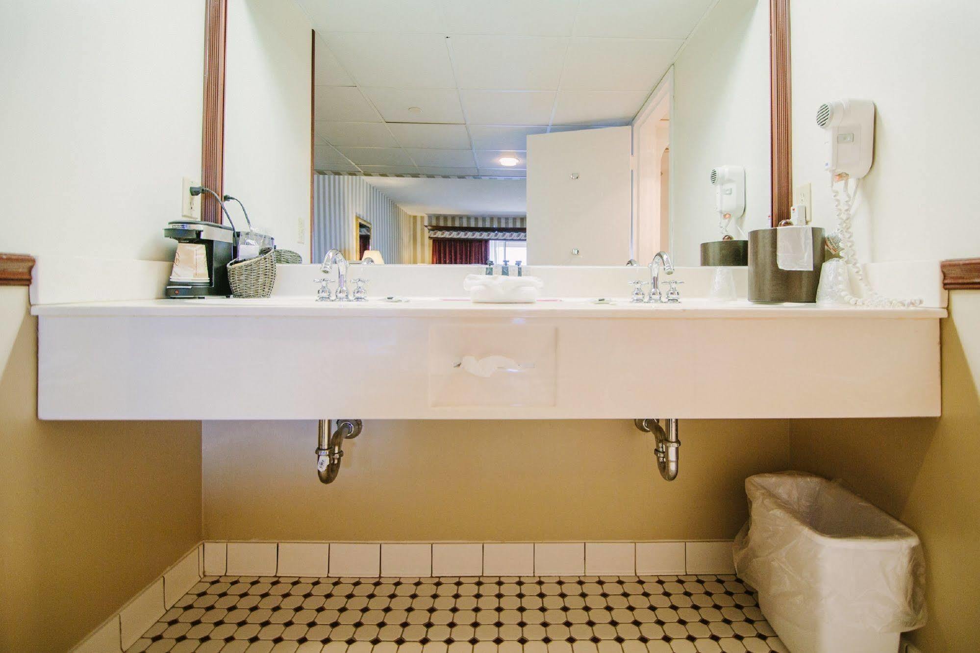 Bayshore Hotel Traverse City