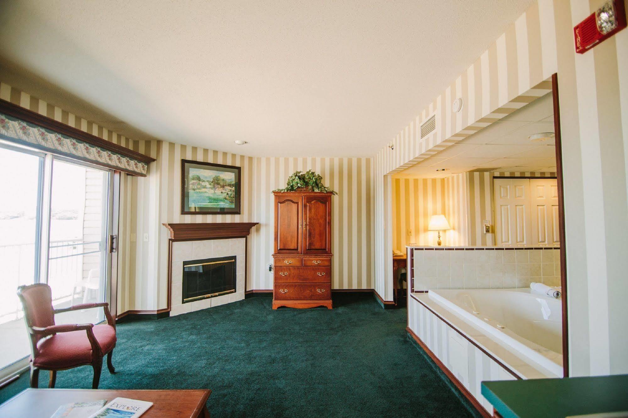 Hotel Bayshore Traverse City