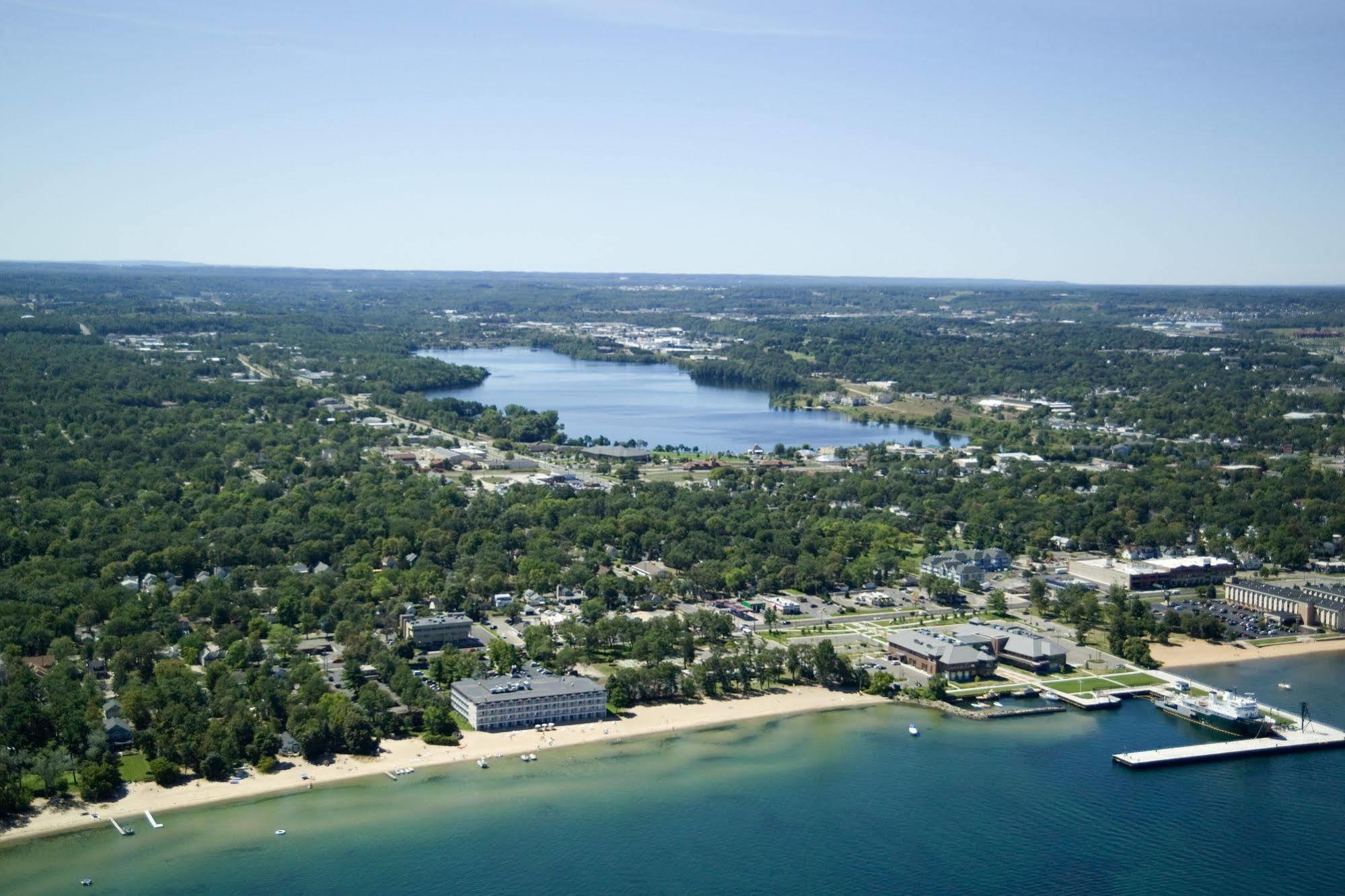 Hotel Bayshore Traverse City