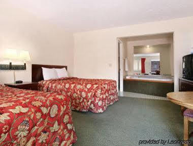 Howard Johnson By Wyndham Traverse Traverse City