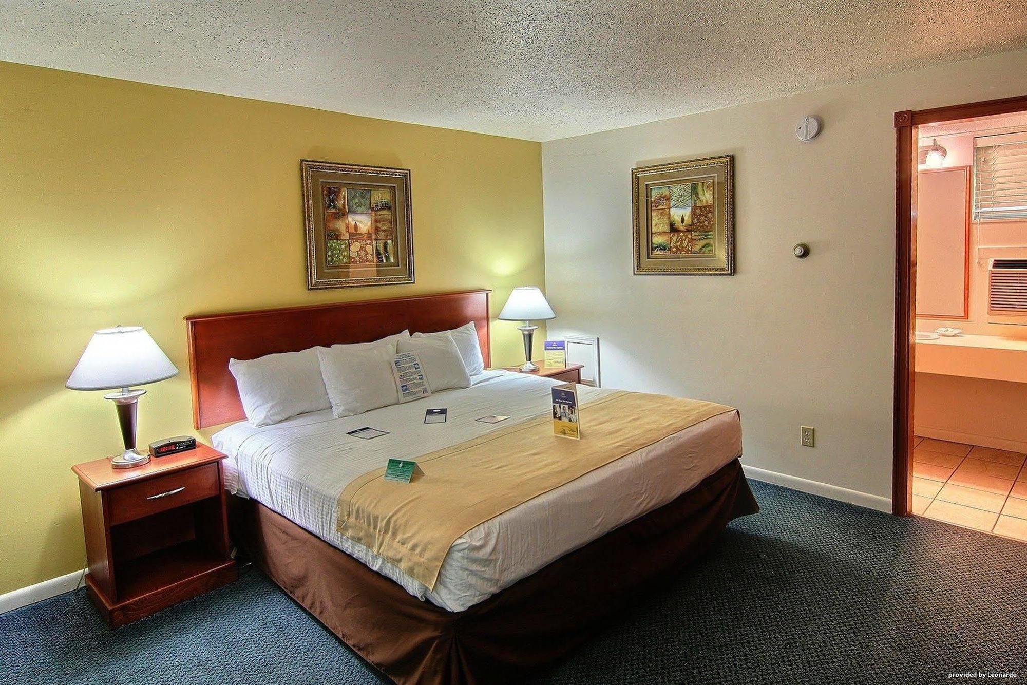 Western Traverse Hotel