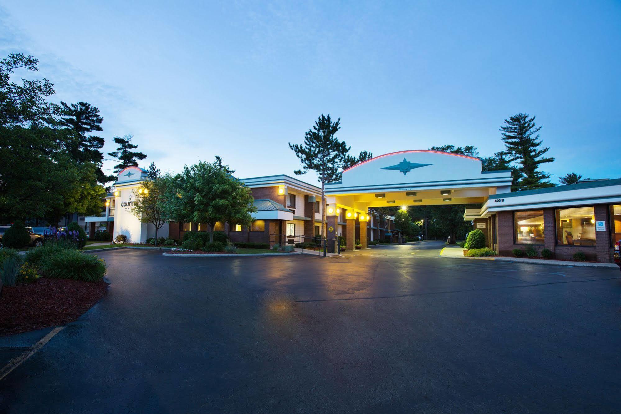 Hotel Country & By Radisson, Traverse City, Mi