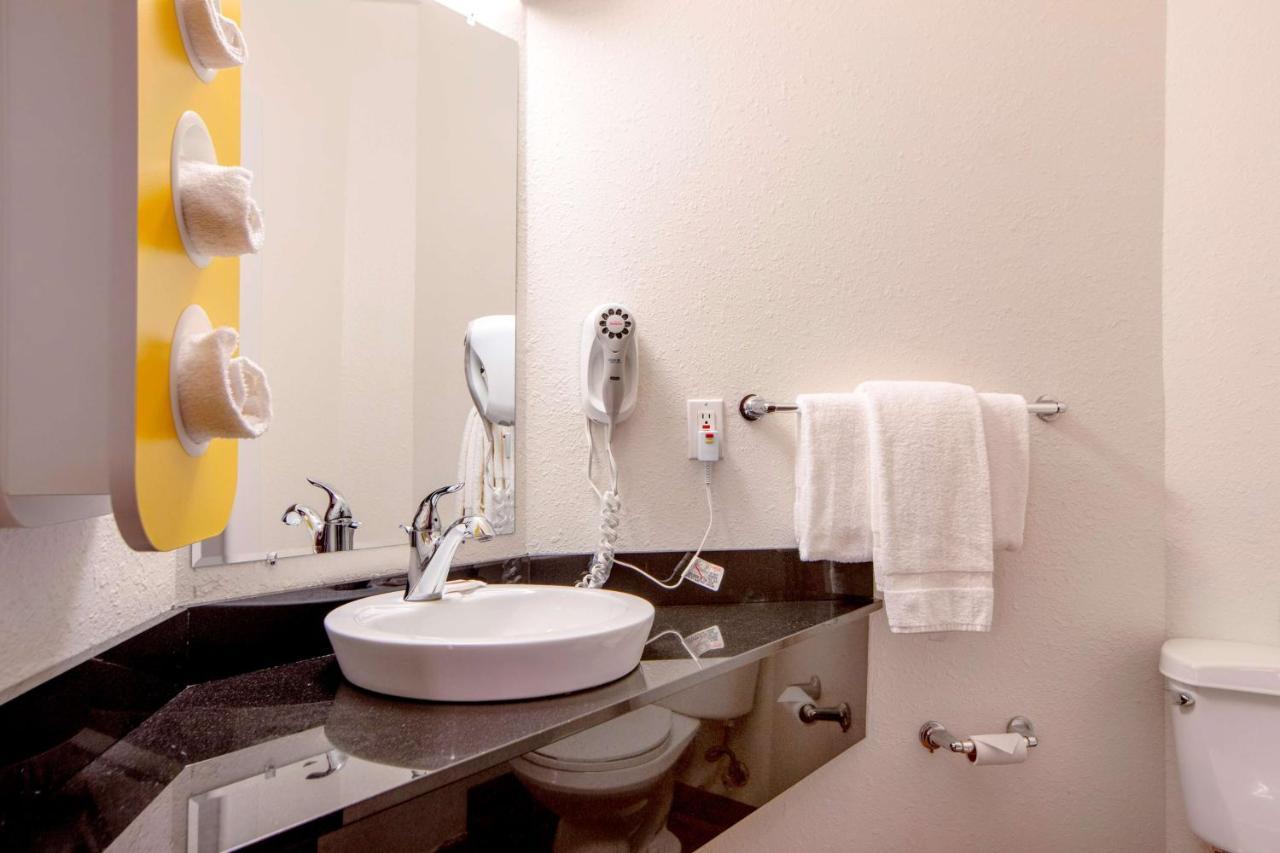 Seasons Traverse Hotel