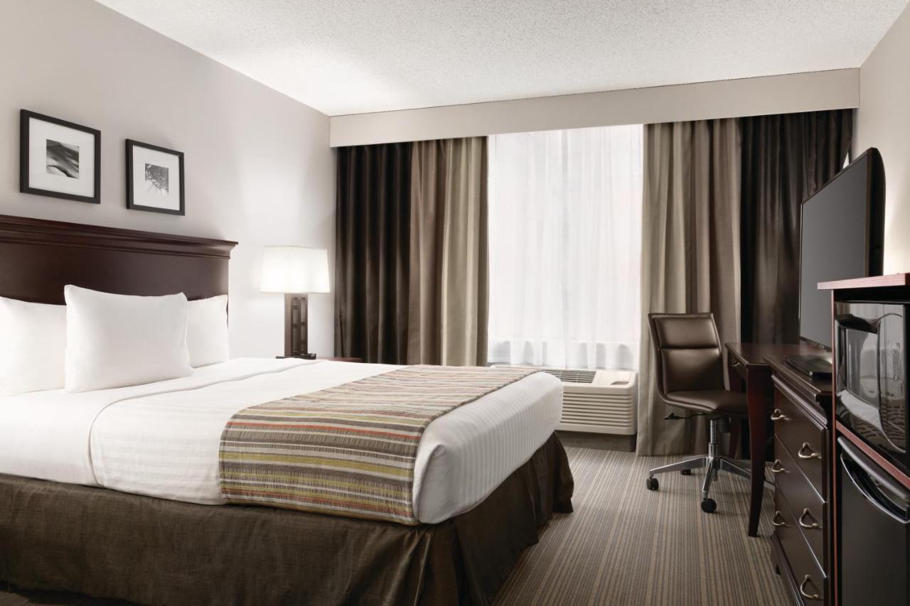 Hotel Country & By Radisson, Traverse City, Mi