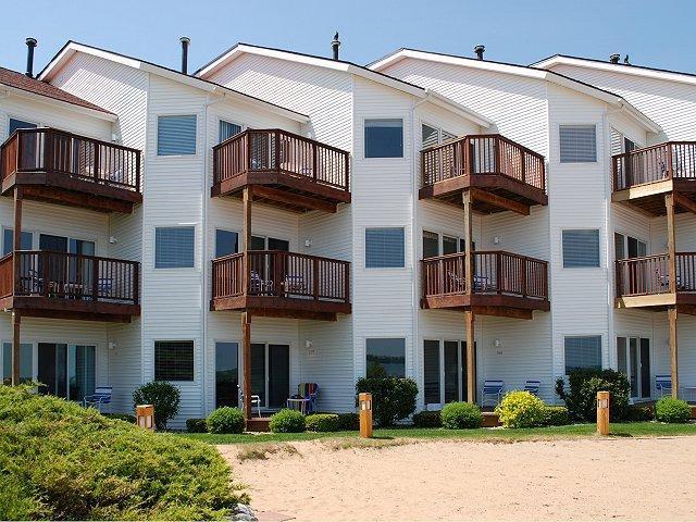 The Beach Condominium Aparthotel Traverse City
