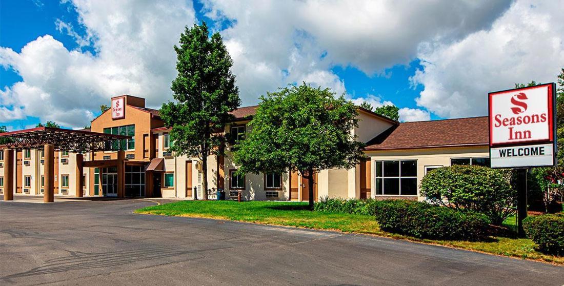 Hotel Seasons Traverse