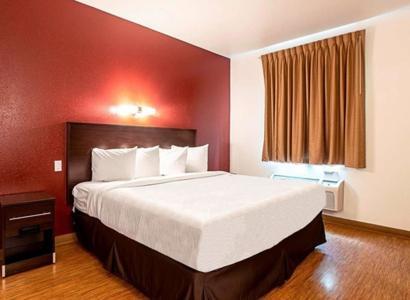 Hotel Seasons Traverse