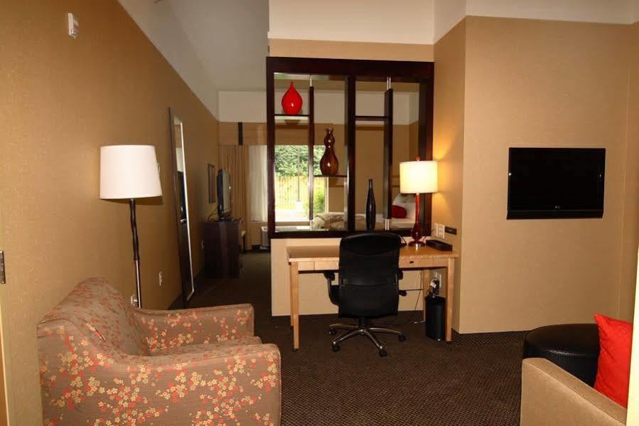 Cambria Traverse 3*