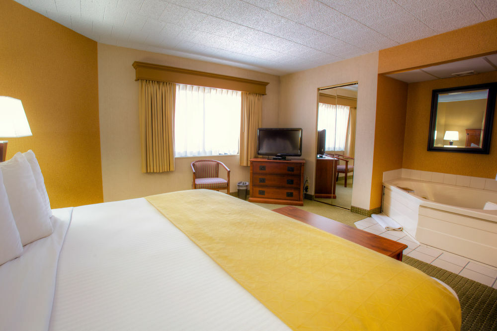 Country & By Radisson, Traverse City, Mi