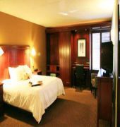 Hampton Traverse Hotel 3*