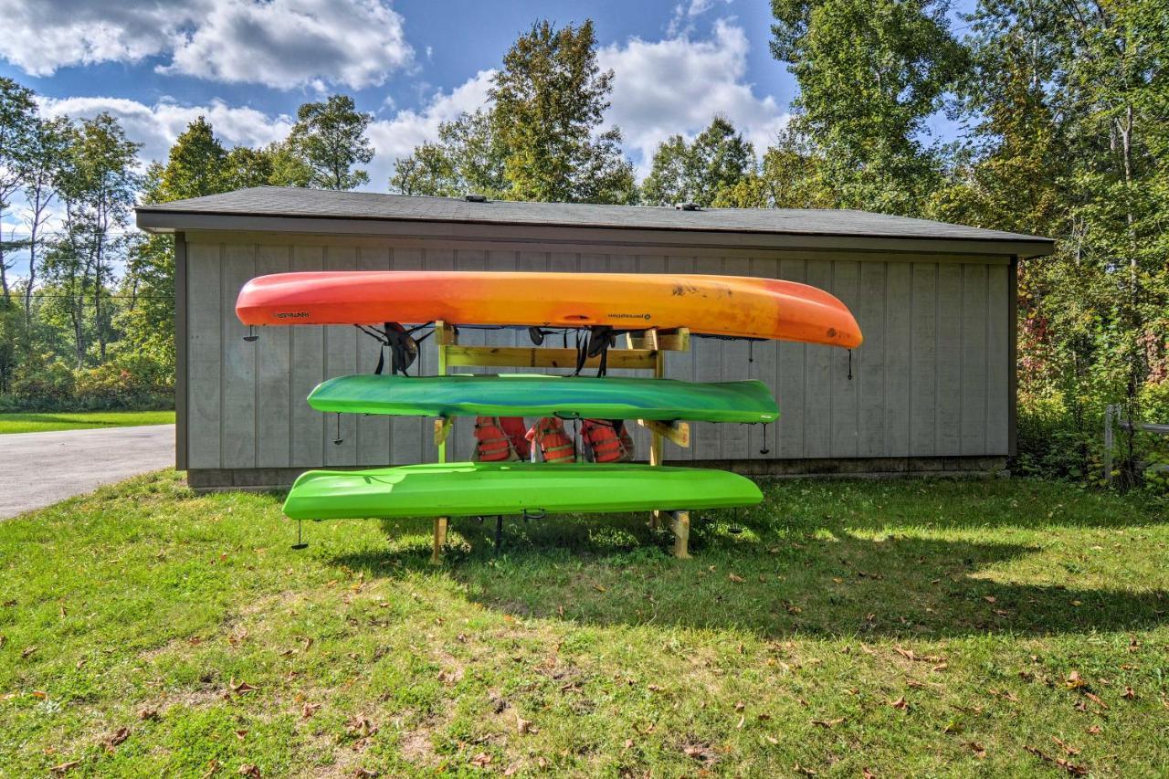 Riverfront Traverse Fish, Kayak And Tube Holiday home *