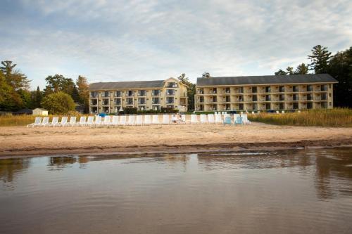 Pointes North Beachfront Hotel